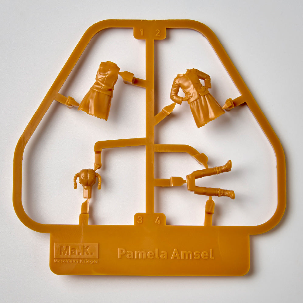 PRE-ORDER: 1/35 ARTPLA Sturmkäfer & Pamela Amsel – Maschinen Krieger Figure Set (Kaiyodo)